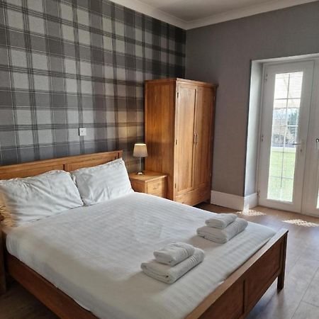 Broadway House Bed & Breakfast ลาจห์น ภายนอก รูปภาพ