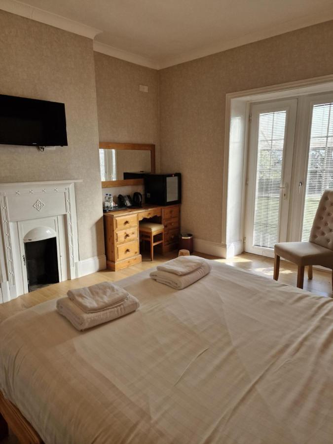 Broadway House Bed & Breakfast ลาจห์น ภายนอก รูปภาพ