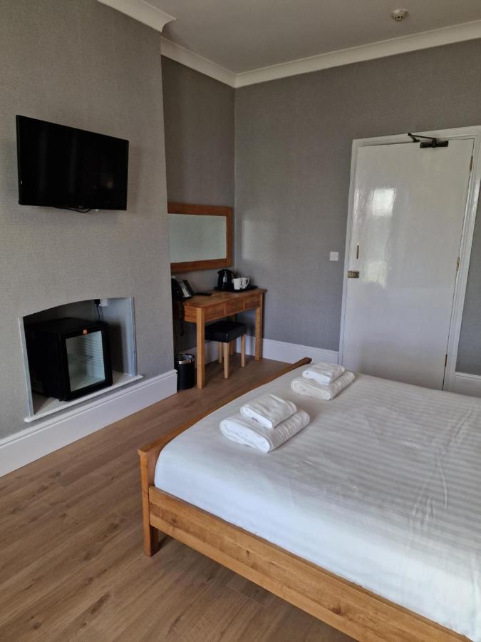 Broadway House Bed & Breakfast ลาจห์น ภายนอก รูปภาพ