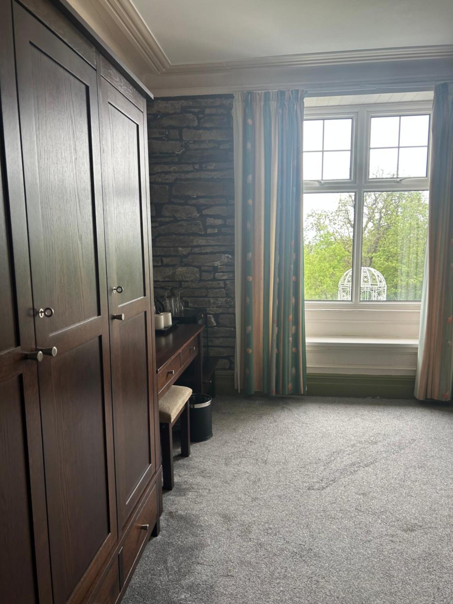 Broadway House Bed & Breakfast ลาจห์น ภายนอก รูปภาพ