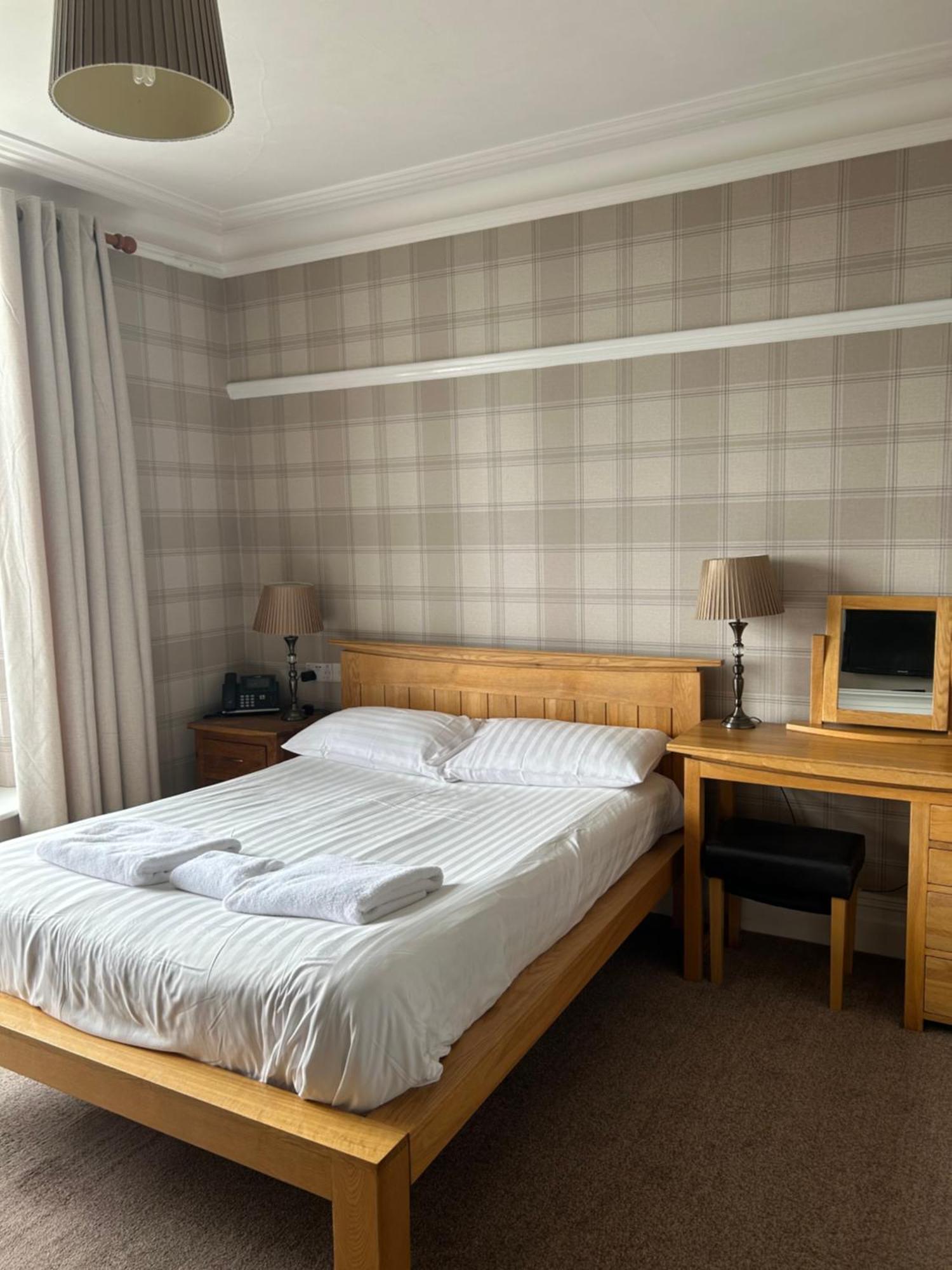 Broadway House Bed & Breakfast ลาจห์น ภายนอก รูปภาพ
