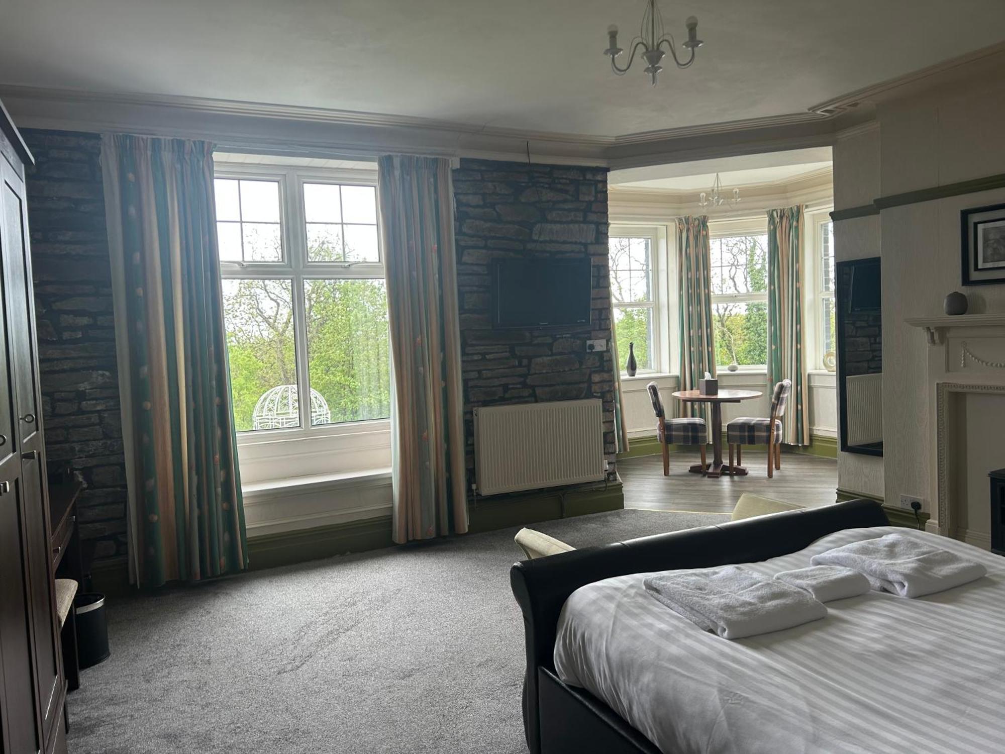 Broadway House Bed & Breakfast ลาจห์น ภายนอก รูปภาพ